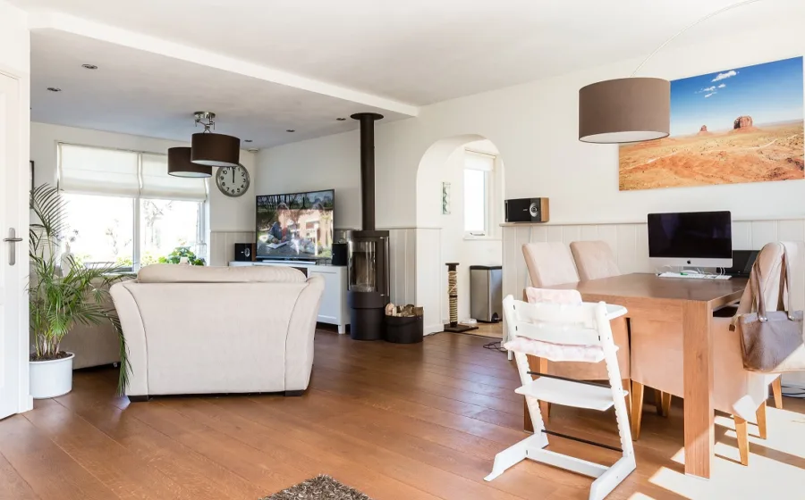 Woonkeuken voor de make-over en nieuwe indeling