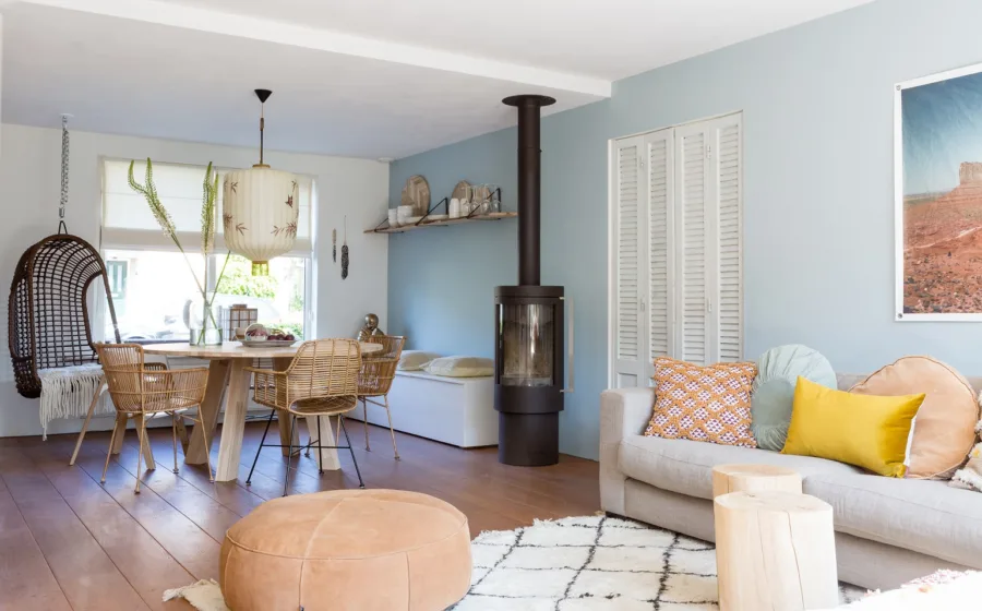 Woonkeuken na de make-over: nieuwe indeling, meubelen, muurverf, raamdecoratie