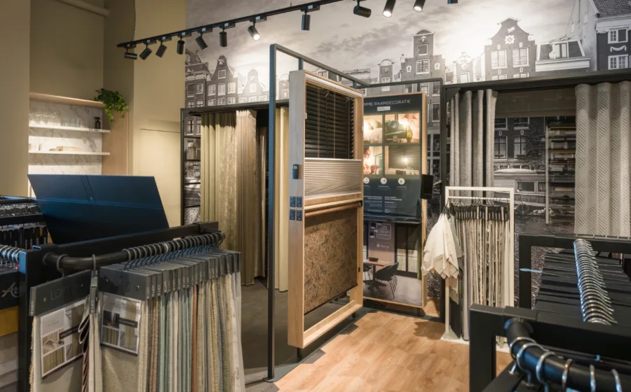 De showroom van woonwinkel Aanhuis.nl Amsterdam West - raamdecoratie
