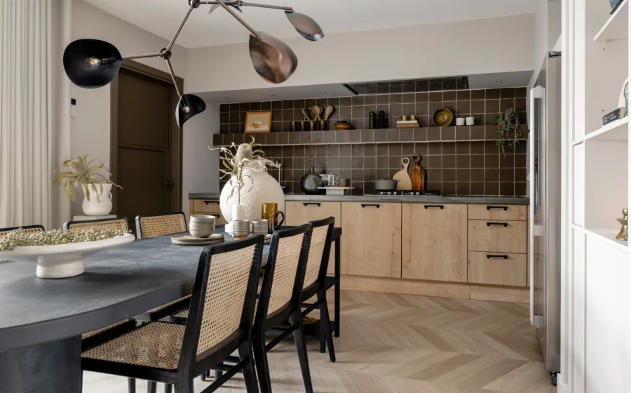 Keuken met visgraat vloer en vloerverwarming