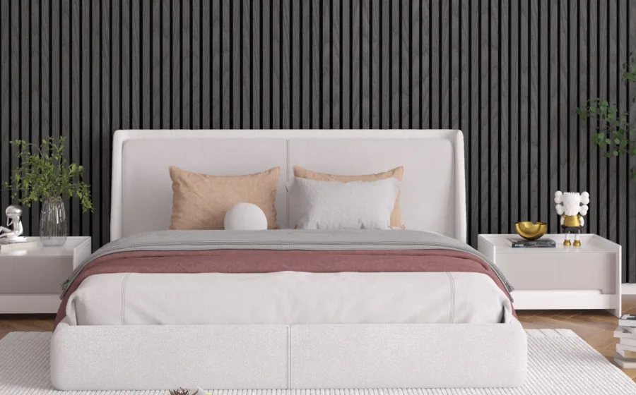 Slaapkamer met donkerbruine wandpanelen achter het hoofdeinde van het bed voor een knus effect