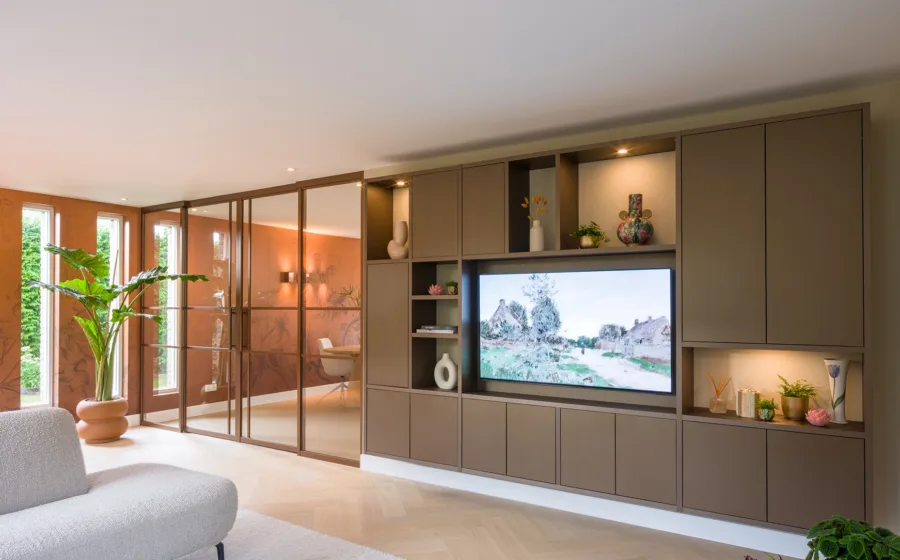 Luxe grote Cinewall tv-kast van Allure met LED-verlichting en volop opbergruimte, moderne en stijlvolle woonkameroplossing.