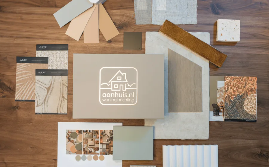 Aanhuis.nl stalen box met stalen van interieurproducten