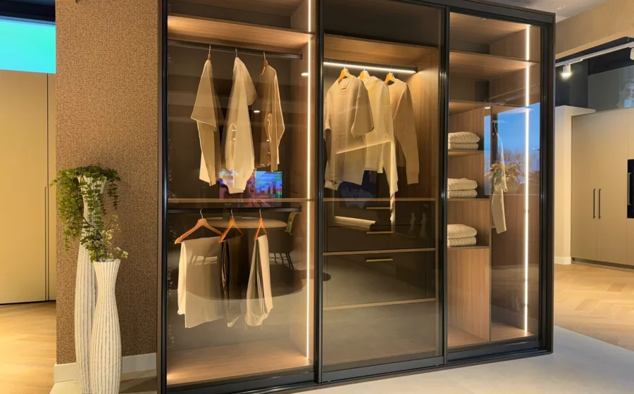 Aanhuis.nl Zaandstad: dé woonwinkel voor jouw nieuwe vloer, raamdecoratie, gordijnen, behang en meer!