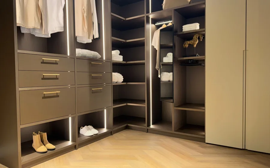 Aanhuis.nl Zaandstad: dé woonwinkel voor jouw nieuwe vloer, raamdecoratie, gordijnen, behang en meer!