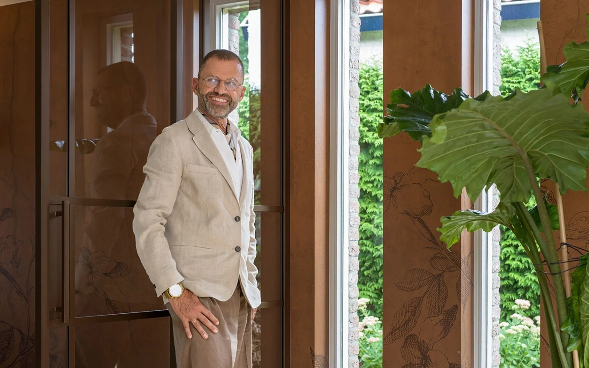 Frans Uyterlinde in het interieur Zen Romance