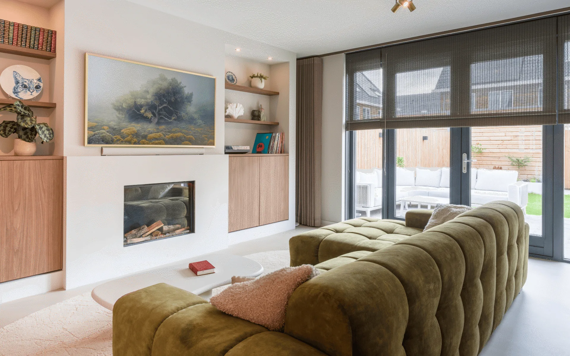 Woonkamer kast in lichte houtlook met nerven