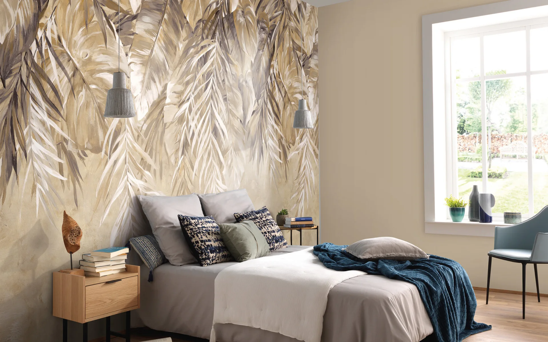 Behang in de slaapkamer met bladeren in zand, creme en beige