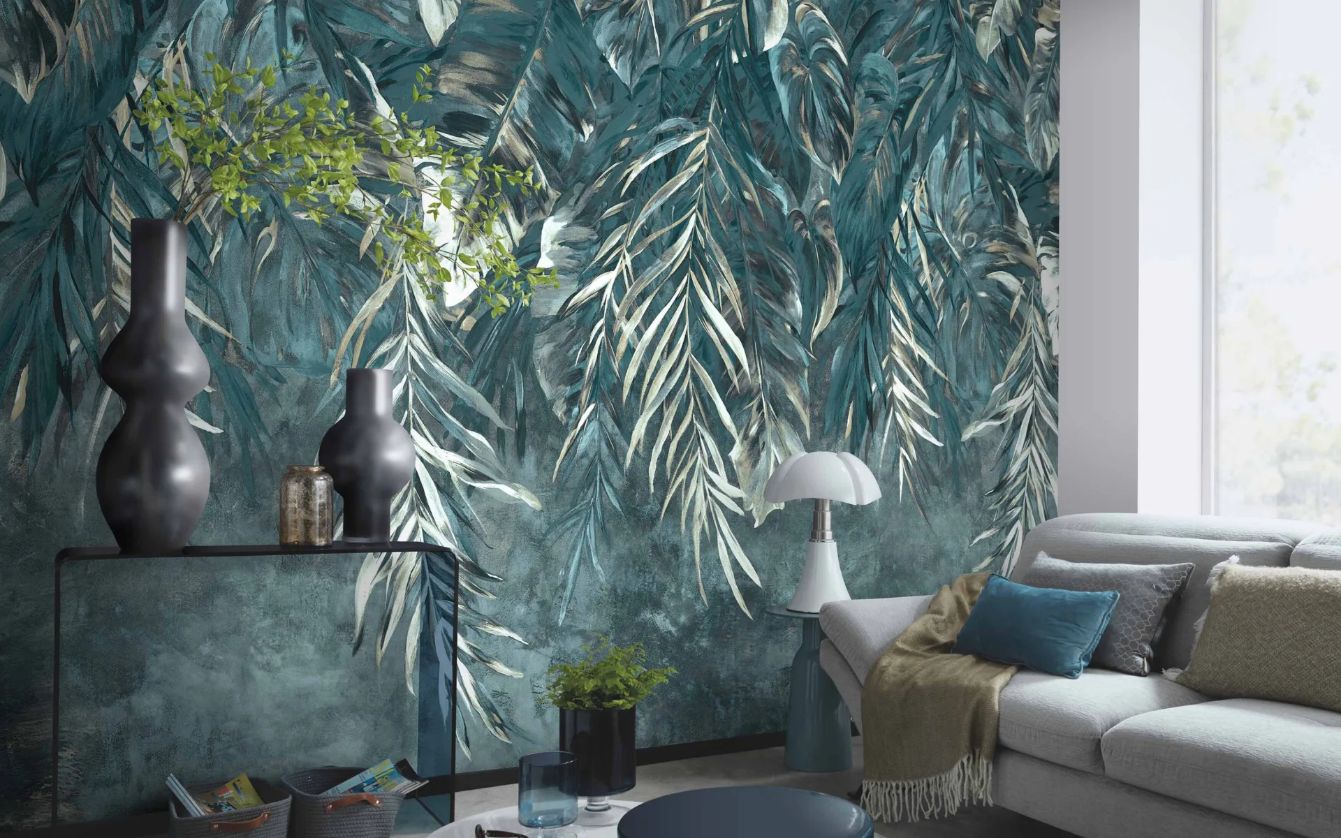 Behang met bladeren in groen blauw in de woonkamer