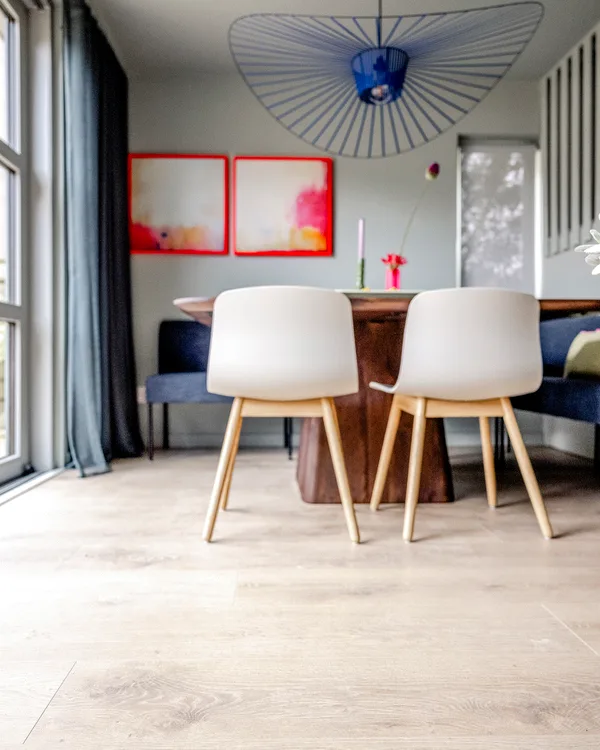 AH vtwonen S19 a12 Nieuw Vennep vintage modern Corepel wood warm eiken licht woonkamer