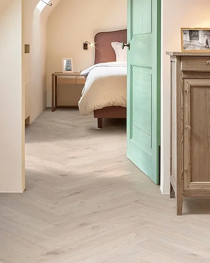 COR Etec naturals pvc houtlook licht grijs visgraat slaapkamer