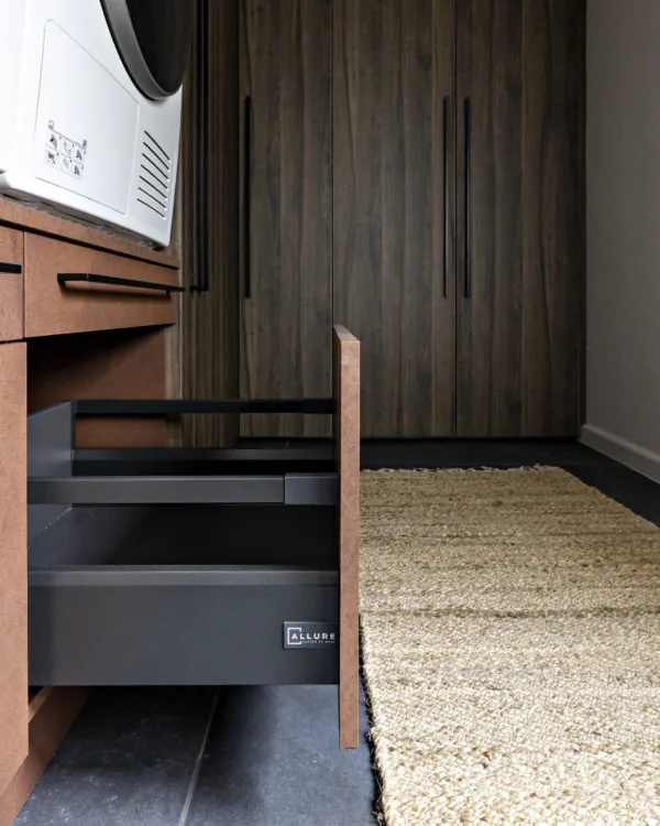 De grote laden onder de wasmachine zijn met of zonder greep verkrijgbaar.