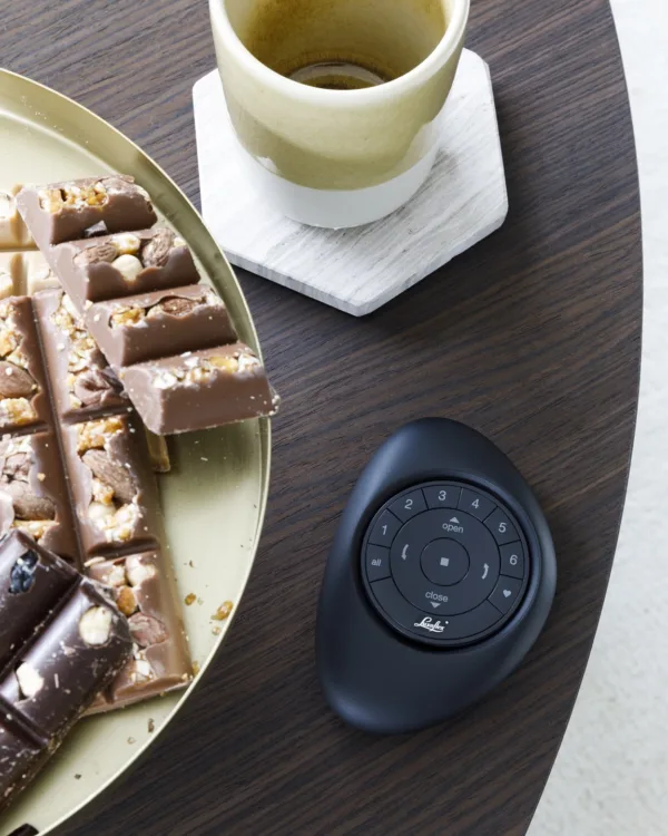 De Pebble® afstandsbediening voor Luxaflex® PowerView® automation
