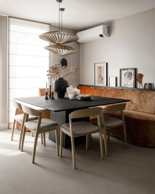 Japandi woonstijl met betonlook gietvloer in de keuken