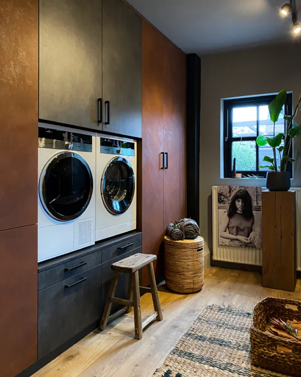 Wasmachinekast op maat in grijs en roest tinten