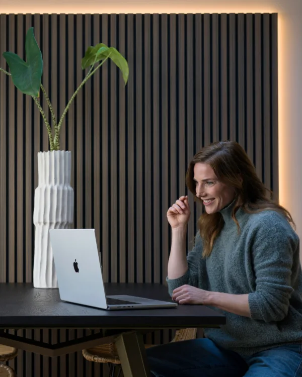 Anna bij walnoot Blend® wandpanelen met verlichting