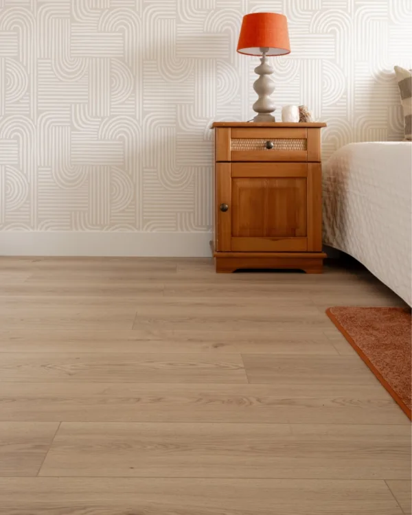 Laminaat in een mooie basiskleur in de slaapkamer van Aanhuis.nl