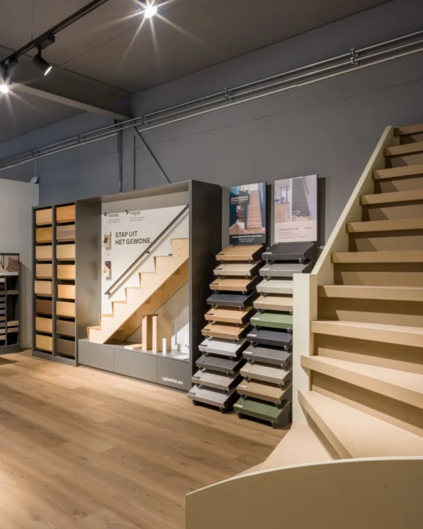 Aanhuis.nl Lelystand - dé woonwinkel van Lelystad voor vloeren, raamdecoratie, gordijnen, kasten op maat en meer!