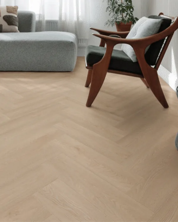 Lichte moduleo pvc vloer visgraat in woonkamer/zithoek