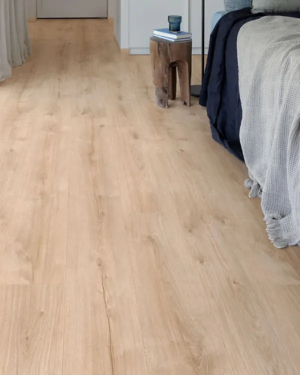 Lichte moduleo pvc vloer in slaapkamer