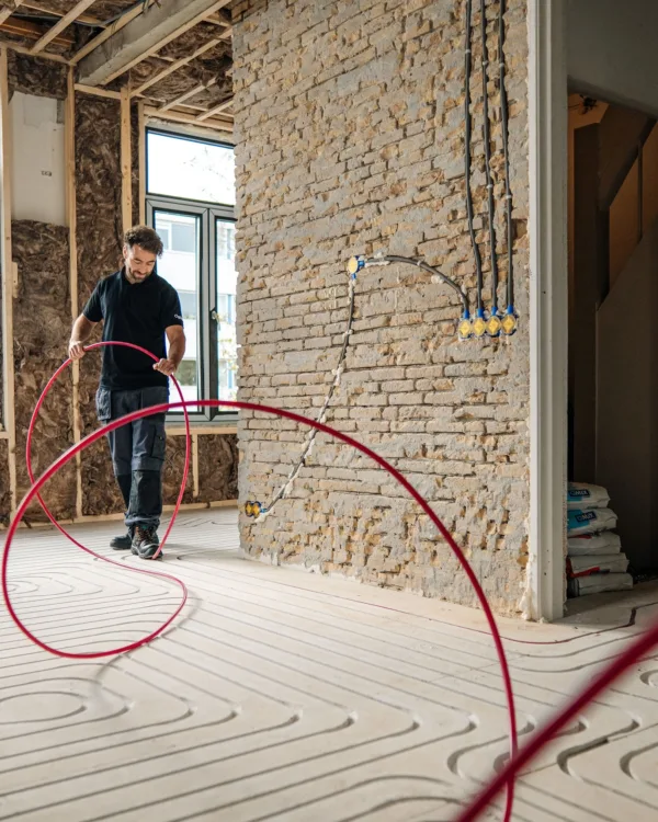 Vloerverwarming ingefreesd in dekvloer