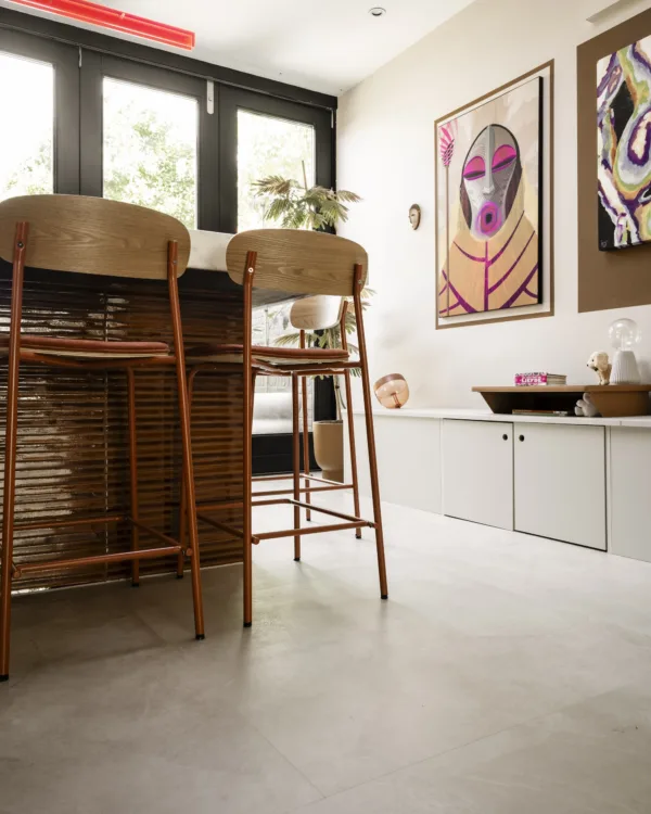 Close-up van Easywarm vloerverwarming onder de pvc-vloer, klaar voor een comfortabele en energiezuinige basis