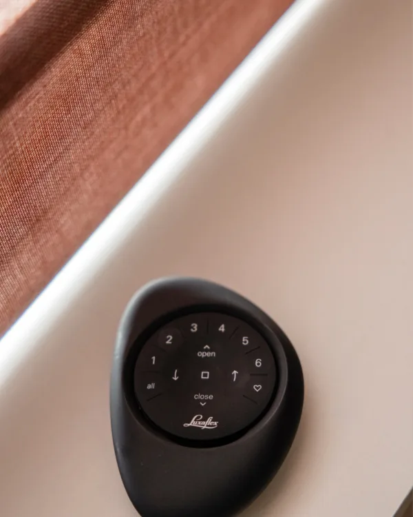 Luxaflex® Pebble in het zwart