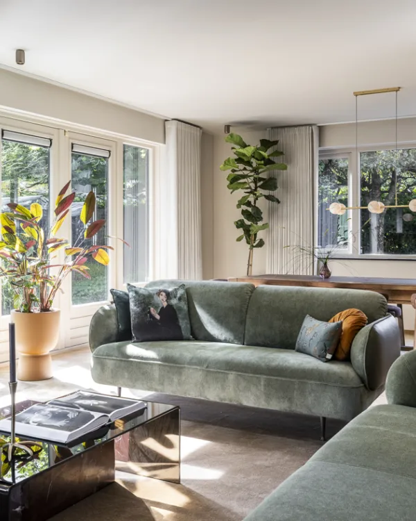 Gordijnen met PowerView® bediening voor perfecte lichtinval in de woonkamer