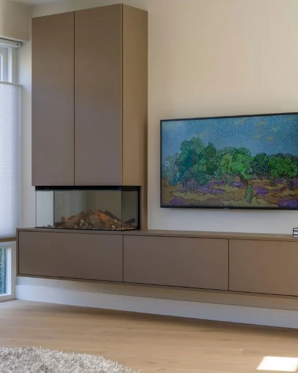 Tv-meubel op maat met elektrische haard in grijs/bruin tint