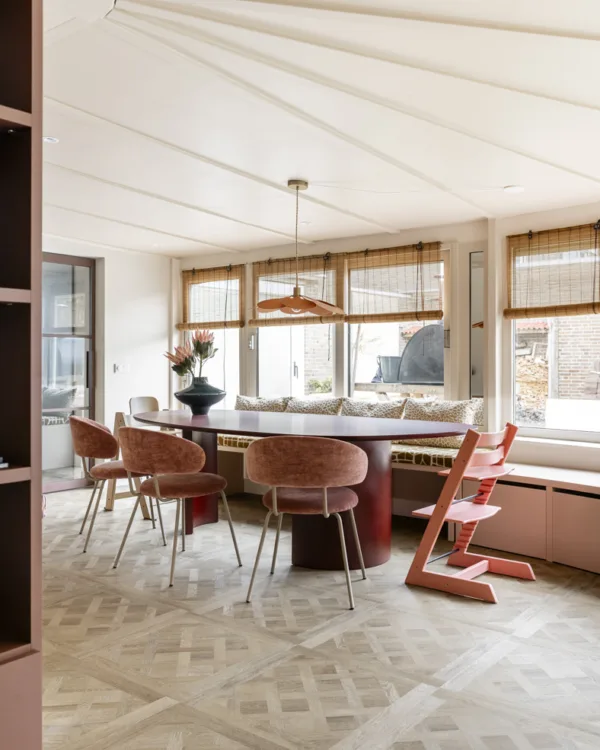 Cotap Royal Sun Kissed VT Wonen Versailles motief in de eetkamer voor een authentieke uitstraling.