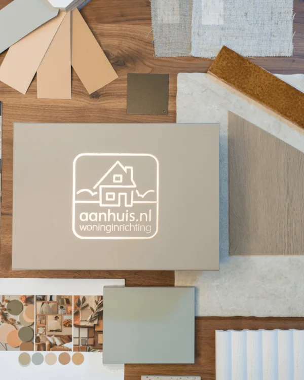 Aanhuis.nl stalen box met stalen van interieurproducten