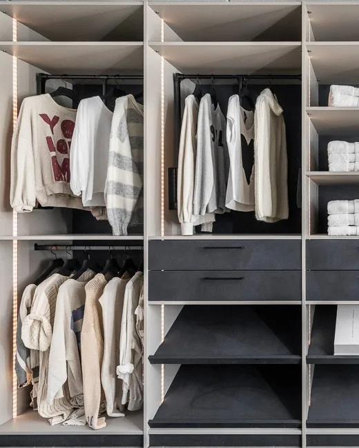 Kledingkast op maat met hangruimte, legplanken, extra lades en perfect afgewerkte details