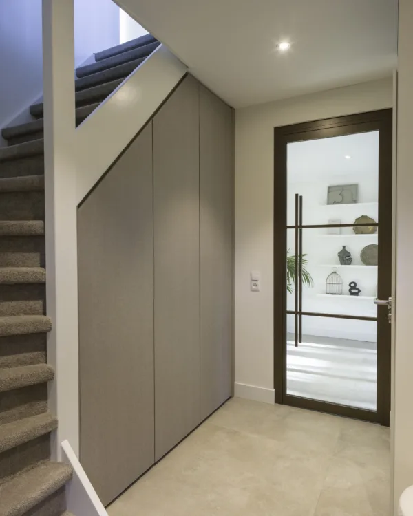 Keramische tegels vloer in moderne hal