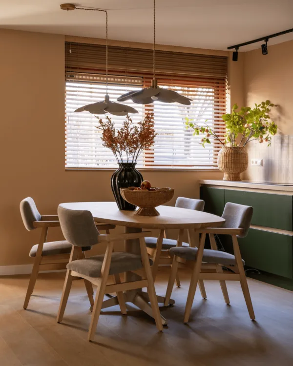 Bamboe horizontale jaloezieën in natuurlijke look keuken