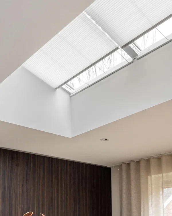 lichtstraat met lichte dupli-gordijnen