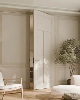 Weekamp lichte vide deur in beige woonkamer met lichte houten elementen