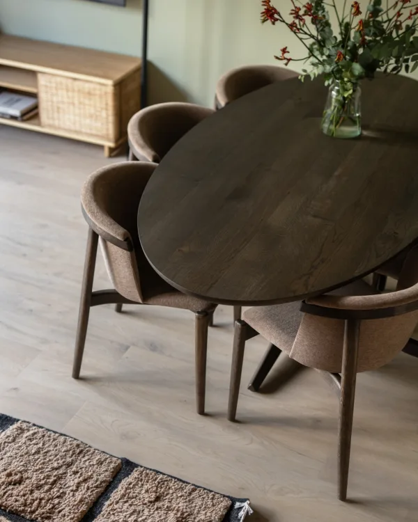 Eethoek met lichte eiken Coretec® PVC vloer uit de Naturals collectie