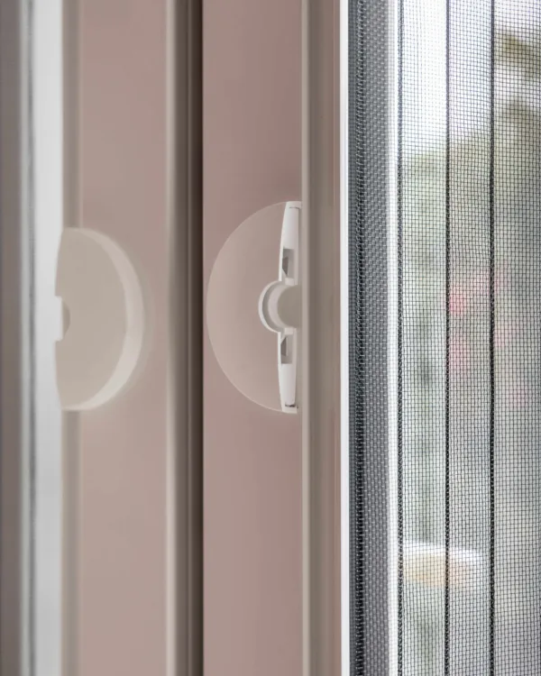 Vtwonen dubbele plisse hordeur van Luxaflex® detailfoto