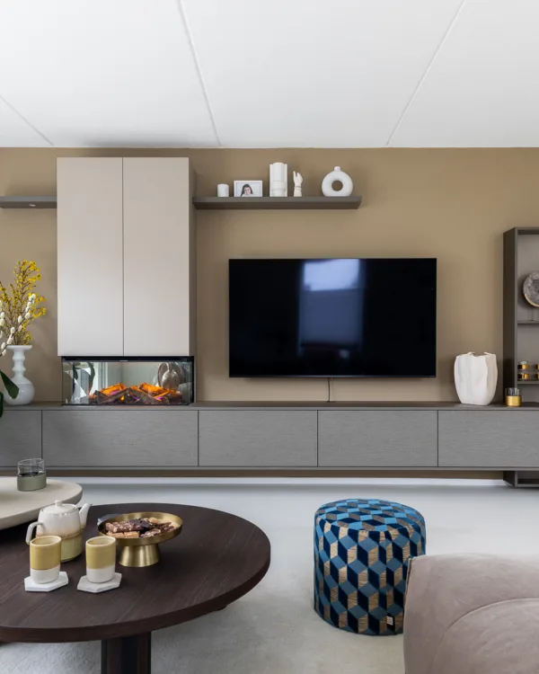 vtwonen seizoen 18 afl. 1 Almere woonkamer kast