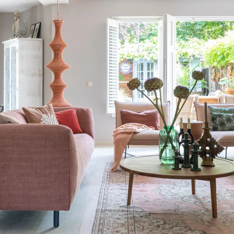 Of je nu komt voor een compleet nieuwe inrichting of voor een enkel rolgordijn, bij ons ben je aan het juiste adres.