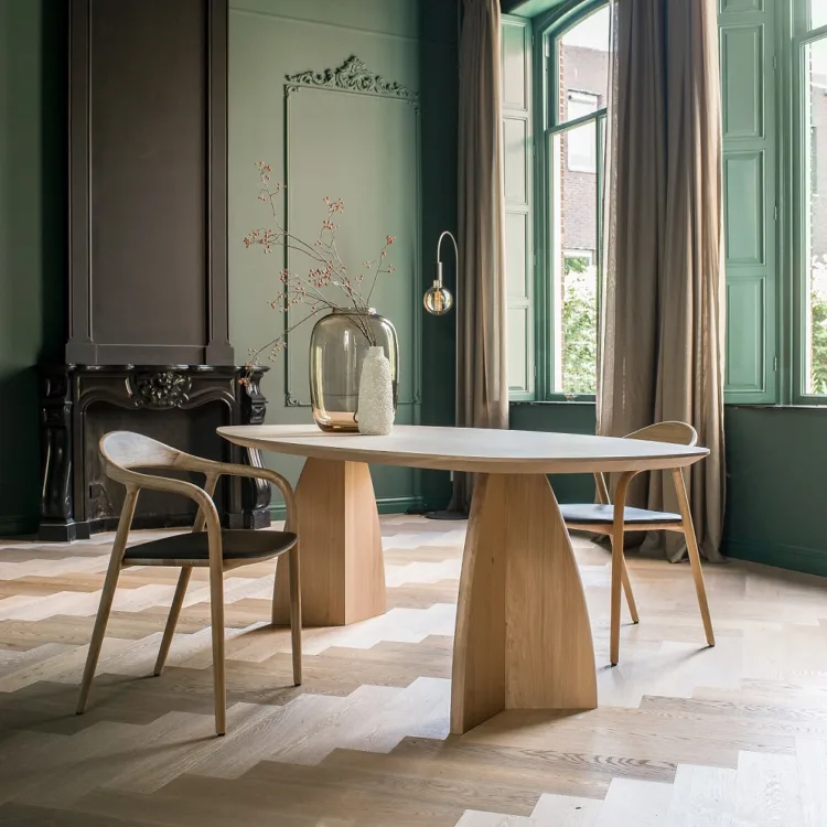 Eettafel op maat eikenhout met houten onderstel