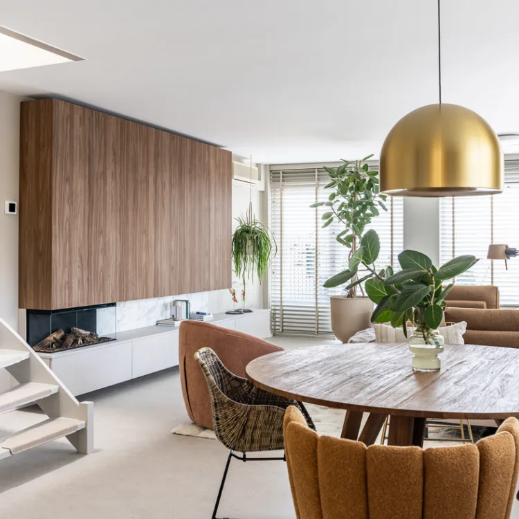 Een betonlook vinylvloer is duurzaam en past bij elke woonstijl