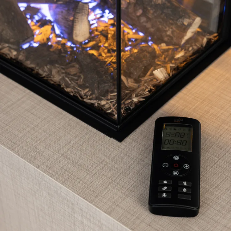 Smart home interieur: bedien jouw elektrische kachel, raamdecoratie of gordijnen met een afstandsbediening of een app op je smartphone.