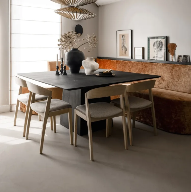 Japandi woonstijl met betonlook gietvloer in de keuken