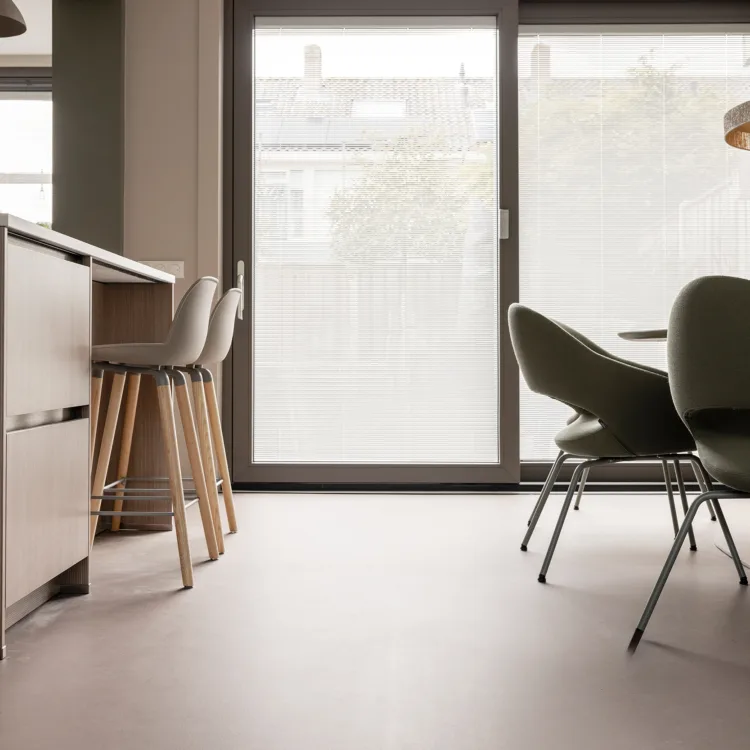 Marmoleum vloer in de woonkamer