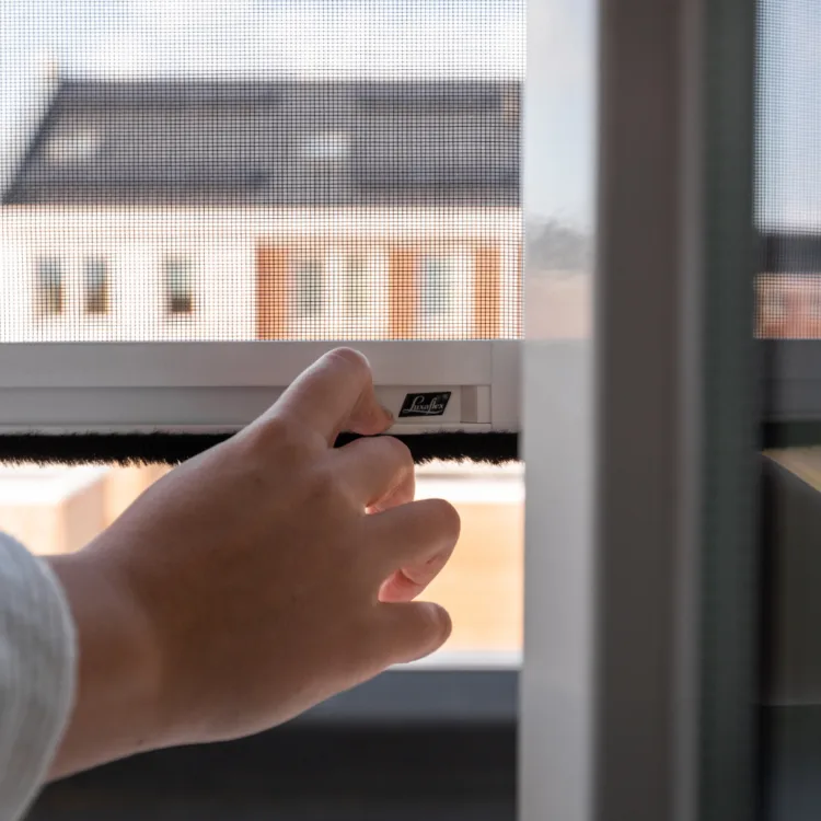 Detail Luxaflex hor met pollengaas Polltex