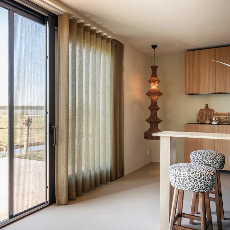 Groene gordijnen van Aanhuis in vtwonen 'weer verliefd'