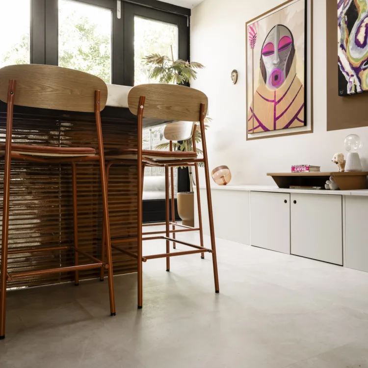 Close-up van Easywarm vloerverwarming onder de pvc-vloer, klaar voor een comfortabele en energiezuinige basis