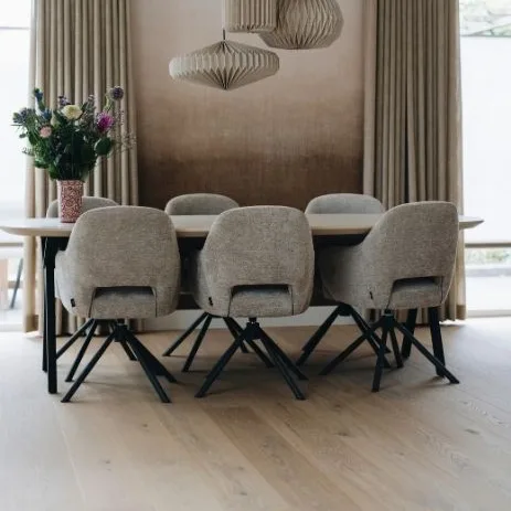 Eetkamer met houten lindura vloer en elektrische vloerverwarming