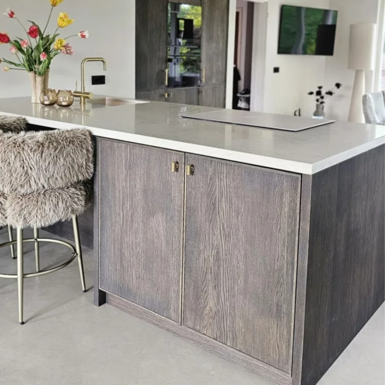 Keukenkastje in grijze houtlook